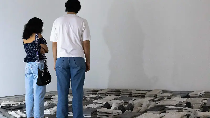 Visitantes en la exposición Ceguera voluntaria